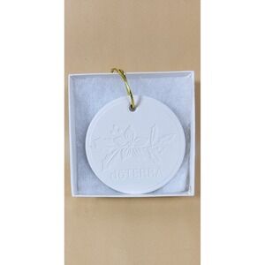 doTERRA White Ceramic Diffuser Ornament Poinsettia Embossed Essential Oil Disc